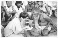 Interviewing Hanuman Das Rahi Baba at the Kumbha Mela, Hardwar, India, 1986.