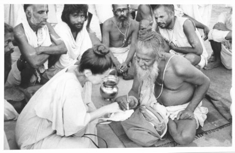 Interviewing Hanuman Das Rahi Baba at the Kumbha Mela, Hardwar, India, 1986.